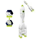 Rakieta zabawkowa z parą wodną i figurką astronauty na tle białym