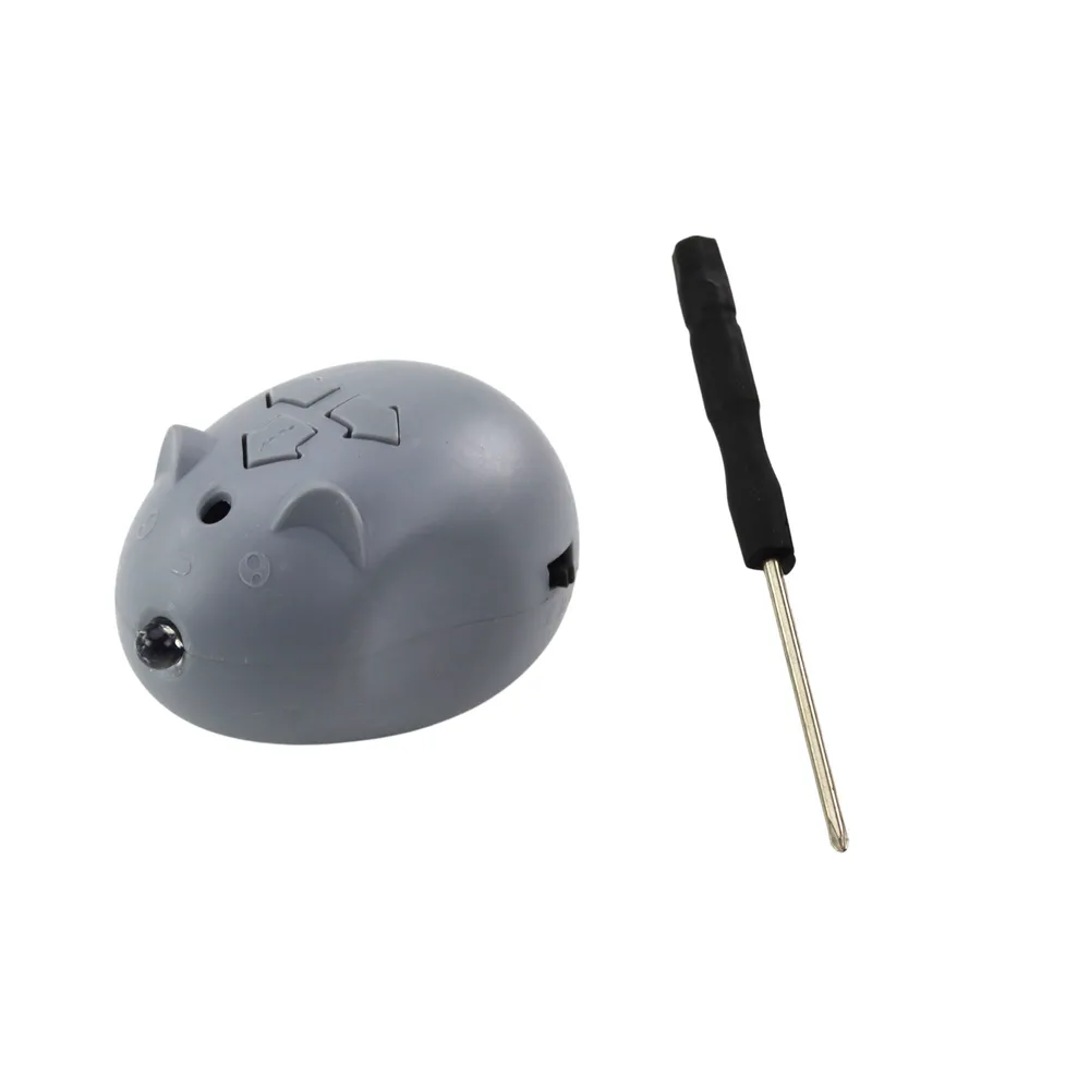 Detail realistycznej jaszczurki RC z gumowanym ogonem i świecącymi oczami