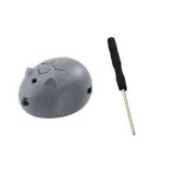 Detail realistycznej jaszczurki RC z gumowanym ogonem i świecącymi oczami