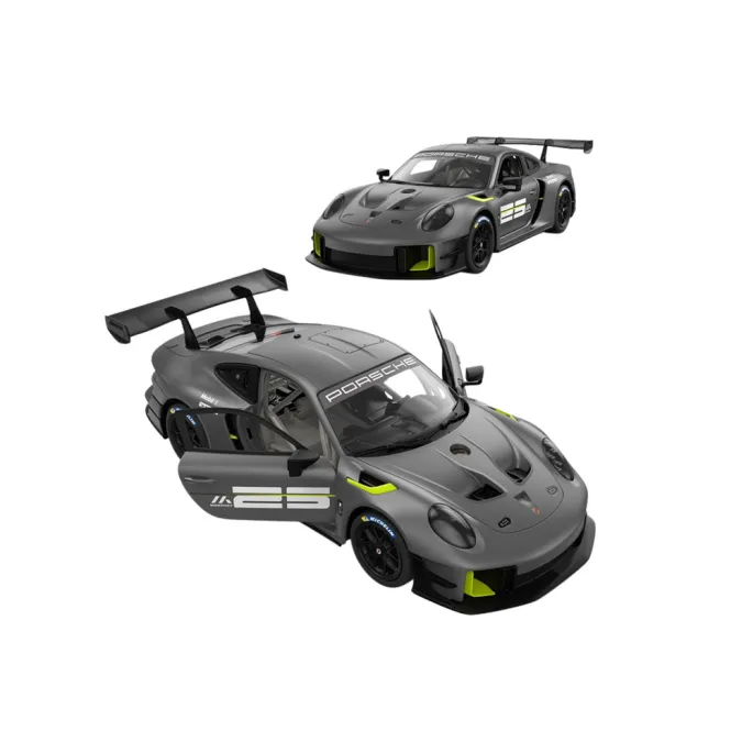 Auto RC Porsche 911 GT2 w szarym kolorze w trakcie jazdy do przodu