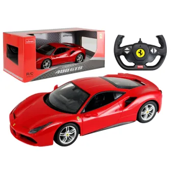 Czerwony model Ferrari 488 GTB Rastar 1:14 na białym tle