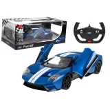 niebieski model ford gt rc z otwieranymi drzwiami na białym tle