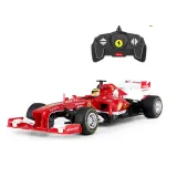 Zbliżenie na szczegóły czerwonego auta RC Ferrari F1 marki Rastar