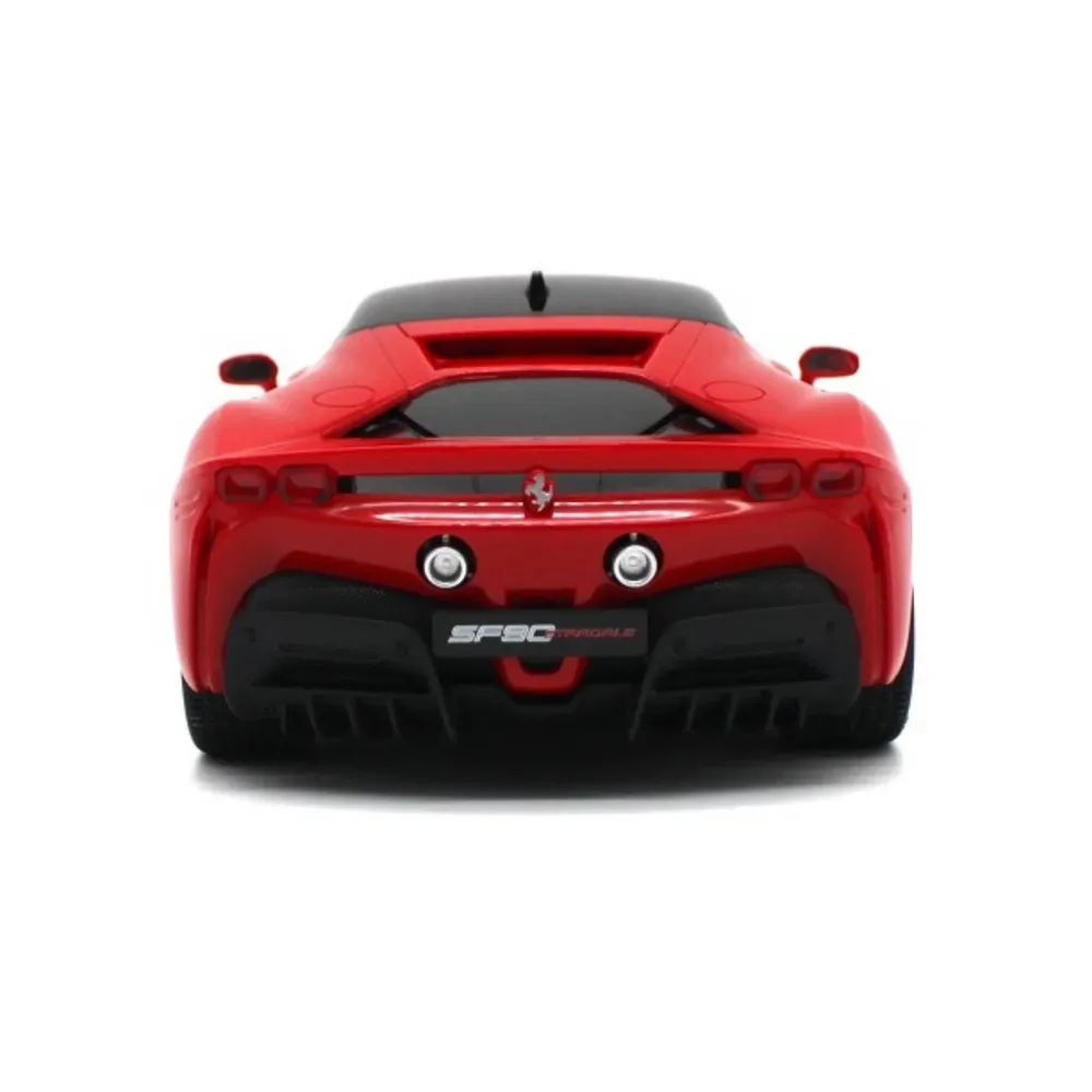 Zbliżenie na detale karoserii Ferrari SF90 Stradale Rastar 1:18