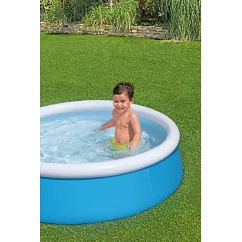 Szybki montaż basenu dziecięcego Bestway w ogrodzie