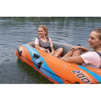 dmuchany ponton na wakacyjną przygodę nad jeziorem