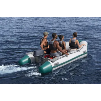 Ponton Bestway z widoczną pawężą do montażu silnika