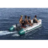 Ponton Bestway z widoczną pawężą do montażu silnika