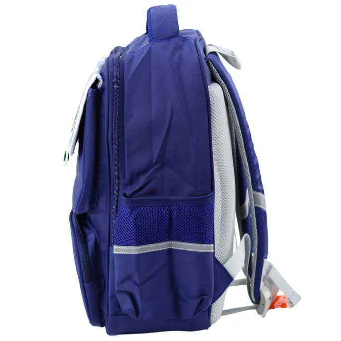 Widok boczny plecaka z elastyczną kieszenią na bidon