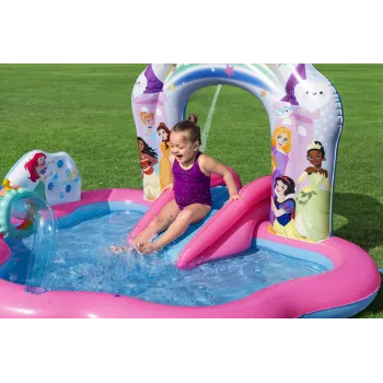 Zjeżdżalnia z łukiem wodnym w placu zabaw Disney Bestway 9103Y