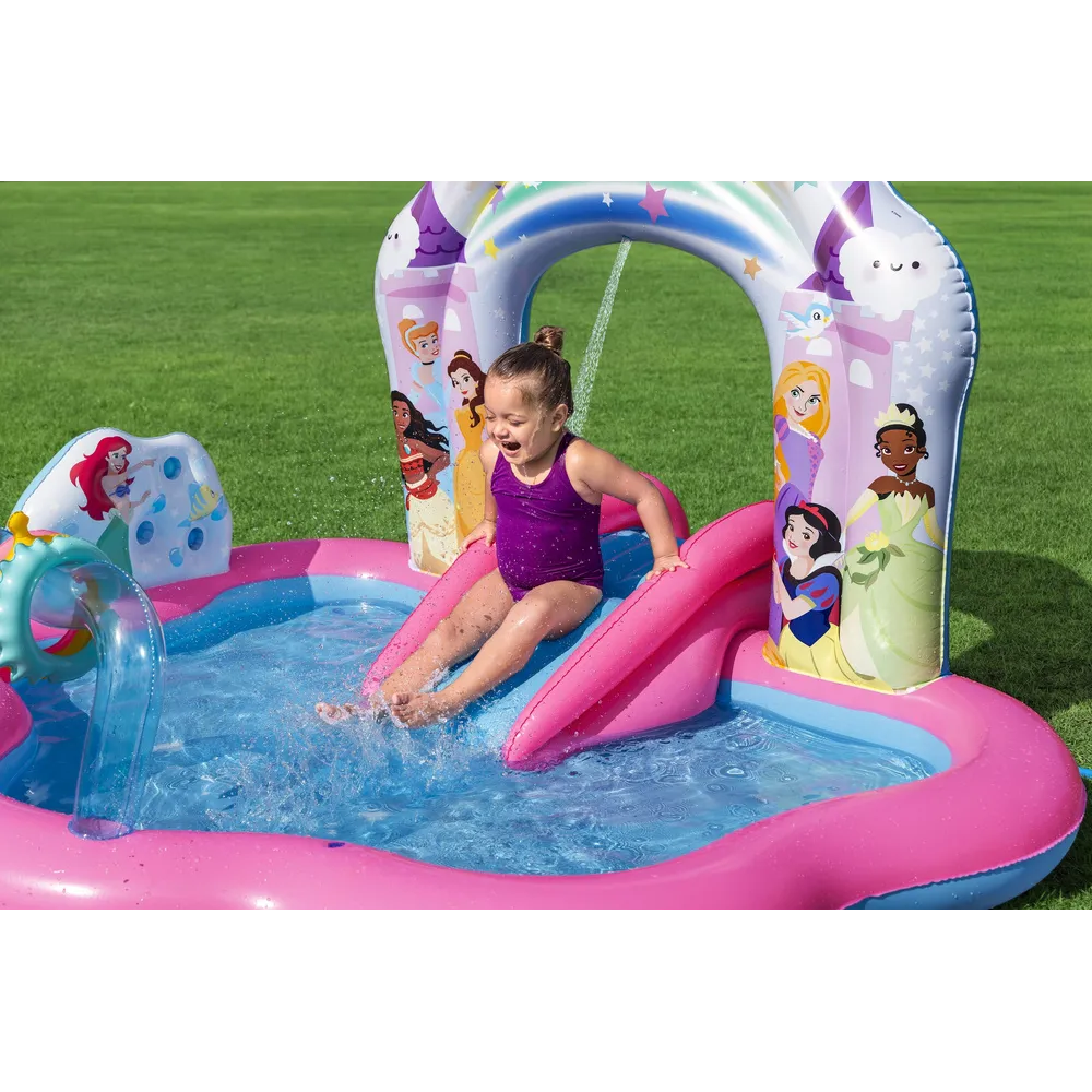 Zjeżdżalnia z łukiem wodnym w placu zabaw Disney Bestway 9103Y