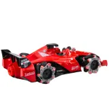 Zdalnie sterowana sportowa wyścigówka RC podczas jazdy z dymem