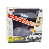 Dynamiczne auto RC do driftu w wersji policyjnej podczas jazdy