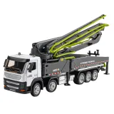 Model RC szarej pompy do betonu Huina z ruchomymi elementami na białym tle