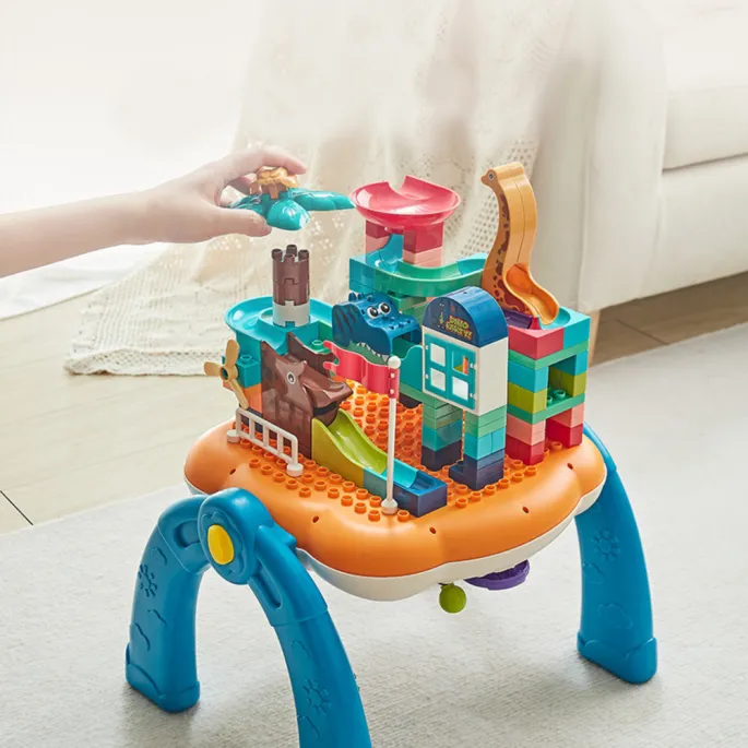 Nowoczesny dziecięcy stolik edukacyjny kompatybilny z popularnymi klockami