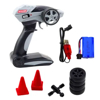 Zbliżenie na detale wyścigowego auta RC z oświetleniem LED