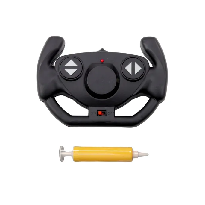 Zabawkowa łódź RC z solidnego tworzywa i PCV na jeziorze