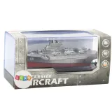 Zbliżenie na szczegóły militarnego statku łodzi z kolekcji RC