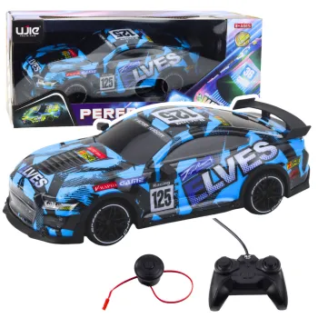 Niebieskie autko RC z pilotem w sportowej stylistyce