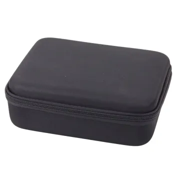 Pełny zestaw drona D6 PRO z akcesoriami na białym tle