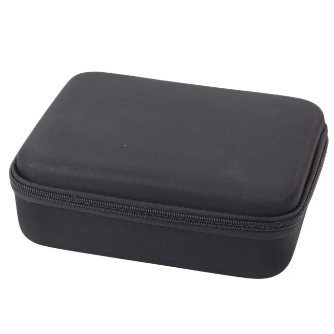 Pełny zestaw drona D6 PRO z akcesoriami na białym tle