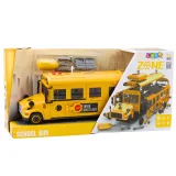 Zmontowany żółty autobus szkolny z otwartymi drzwiami i ruchomymi fotelami