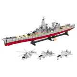 Zbudowany duży lotniskowiec wojenny z dodatkowymi samolotami i helikopterem