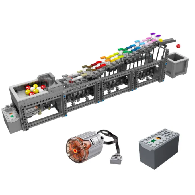 Widok gotowego toru kulkowego z kolorowymi kulkami i silnikiem elektrycznym