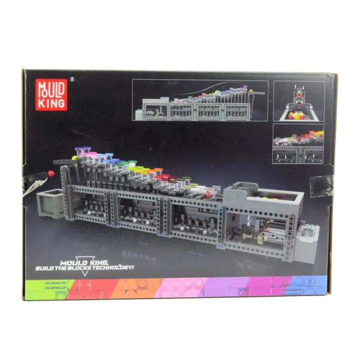 Elementy zestawu toru kulkowego do samodzielnego złożenia i zabawy