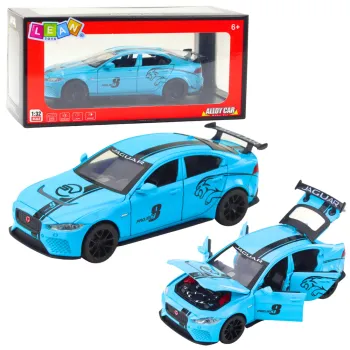 Metalowy samochód Jaguar niebieski z efektami świetlnymi na białym tle