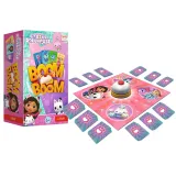 Gra Boom Boom Koci Domek Gabi z kartami i dzwonkiem na stole