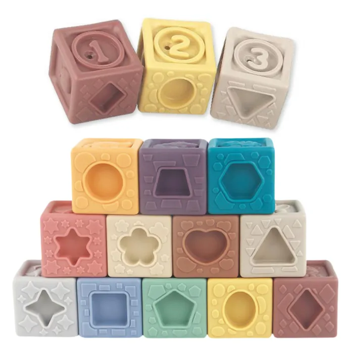 Miękkie edukacyjne klocki sensoryczne z piszczałką, zestaw 12 sztuk