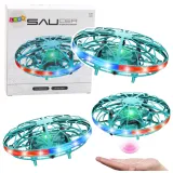Turkusowy dron UFO RC z diodami LED podczas lotu w pomieszczeniu