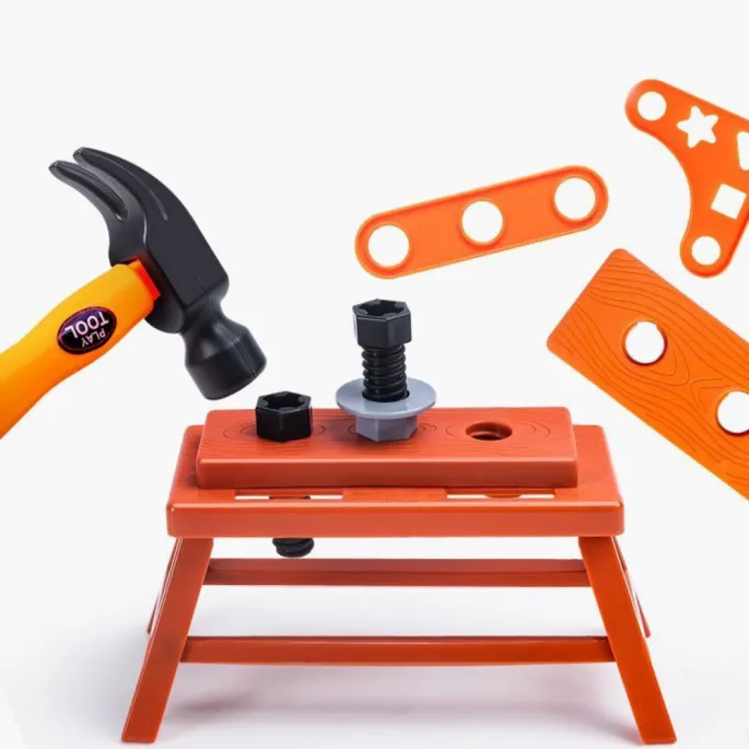 Bezpieczny zestaw narzędzi z kaskiem dla dziecka