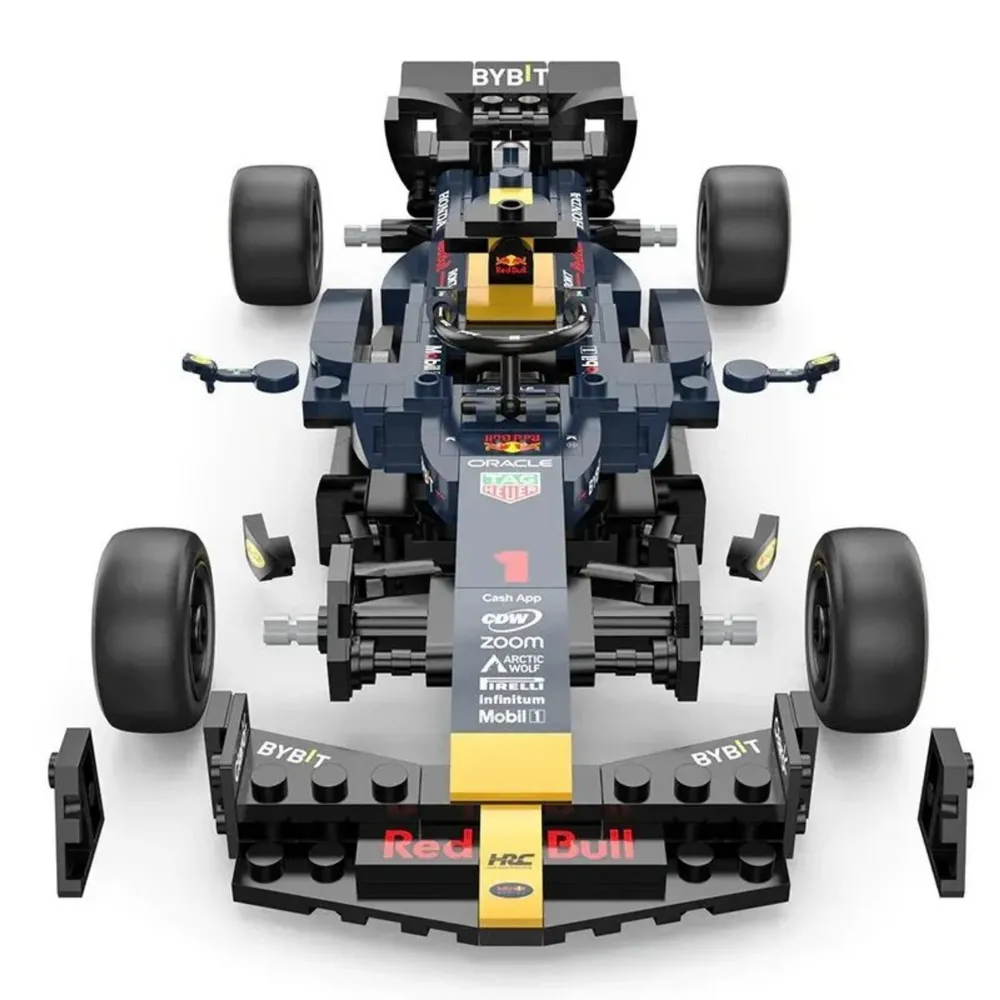 Widok złożonego bolidu Red Bull Racing RB19 z klocków konstrukcyjnych