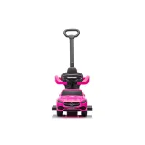 Zbliżenie na schowek pod siedziskiem jeździka Mercedes 3w1