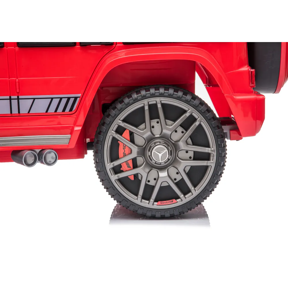 Atrakcyjny czerwony pojazd na akumulator ze światłami Mercedes G63