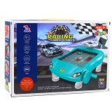 Zbliżenie na czerwony stolik z samochodzikami i planszą do zabawy