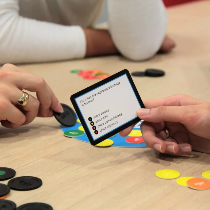 Plansza gry Ego Family Trefl z widocznymi żetonami