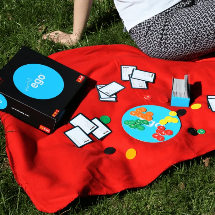 Dwustronne karty z pytaniami do gry Ego Family Trefl