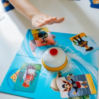 Dzieci grające w Boom Boom Rodzina Treflików