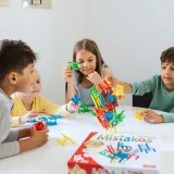 Opakowanie gry zręcznościowej Mistakos Krzesła Trefl z zawartością