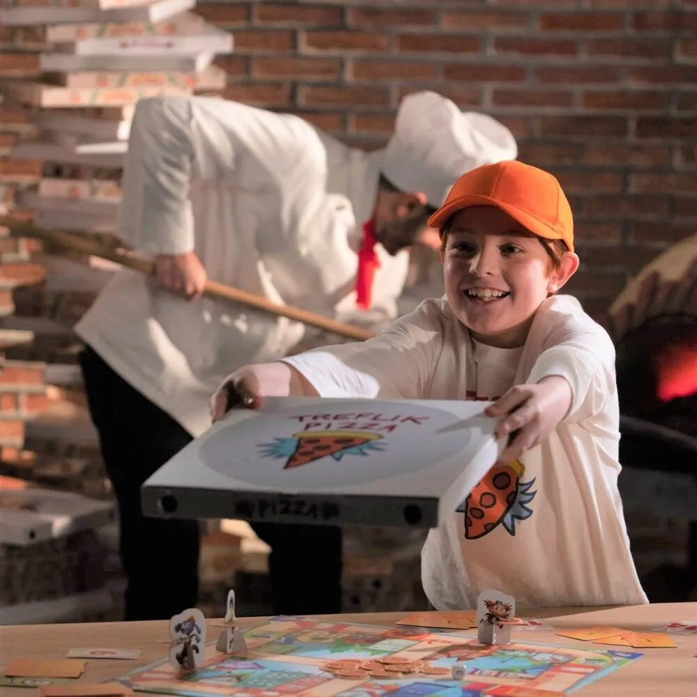 Komplet akcesoriów do gry Cztery Sery: pionki, kostka i karty