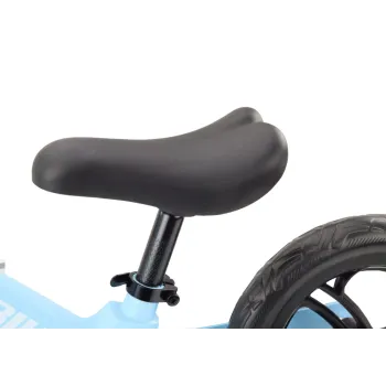 Niebieski rowerek biegowy ULTRA, ergonomiczne siodełko dla dziecka