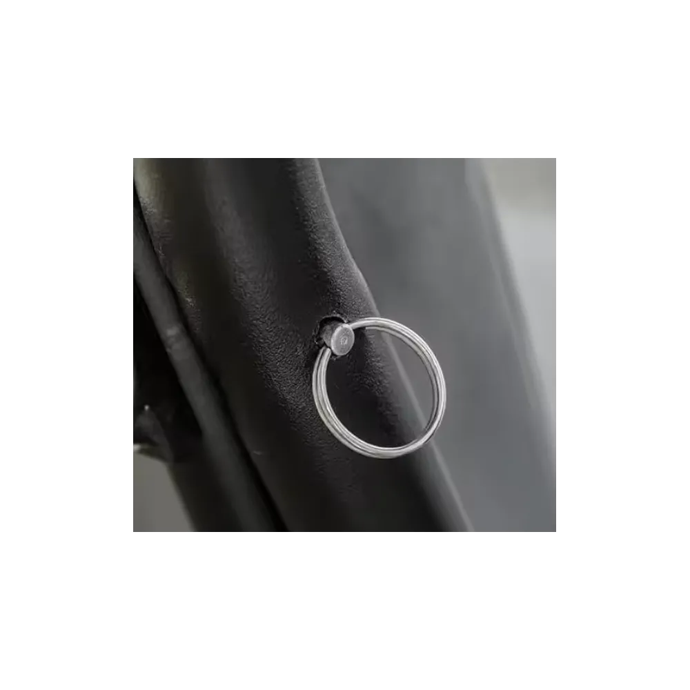 Letni relaks na brązowej huśtawce ogrodowej z miejscem dla czterech osób