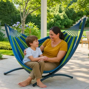 Stabilny hamak ze stelażem stalowym i tekstylną powierzchnią odpoczynku