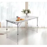 Cały zestaw turystyczny przygotowany do rodzinnego pikniku