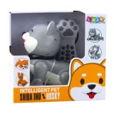 Zbliżenie interaktywnego psa Husky z podświetleniem LED i akcesoriami