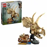 Czaszka triceratopsa z zestawu LEGO Jurassic World na podstawce dekoracyjnej