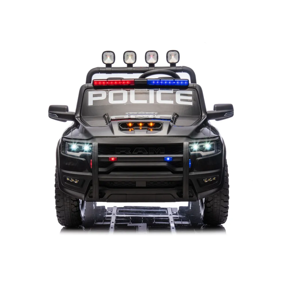 Dziecko prowadzi policyjny pojazd elektryczny RAM ZB629-P
